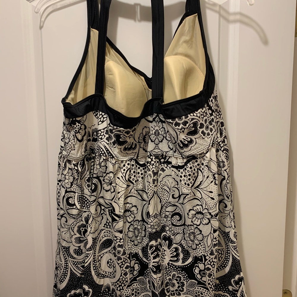Women’s Plus Size Swim Suit - Picture 2 of 2